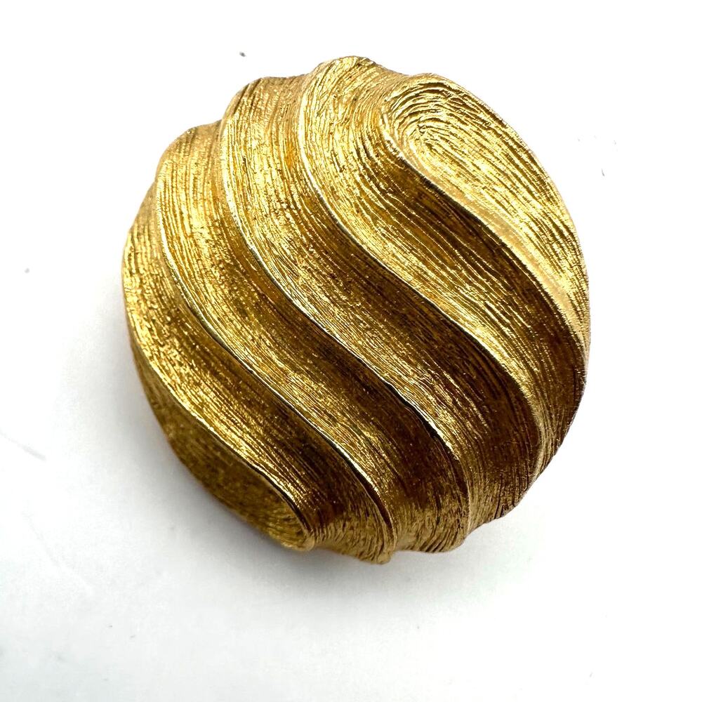 Napier Sculptural Textured Earring Gold tone Classic Retro Vintage Jewelry